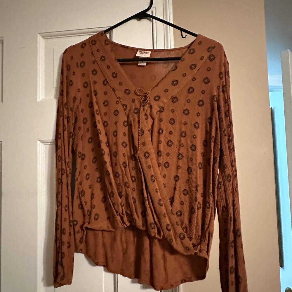 Mossimo Supply Co. Tan Patterned V-Neck Blouse